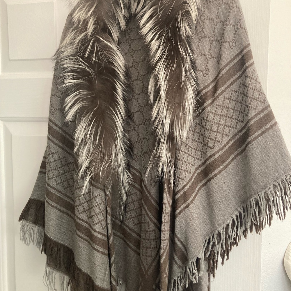 Gucci silver fox fur and wool Brown and Gray Patterned Shawl scarf